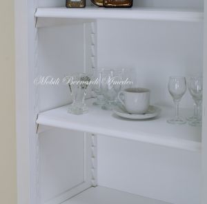 Vetrina in legno massello 1 anta laccata bianco